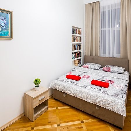Three-Room Apartment Львов Экстерьер фото
