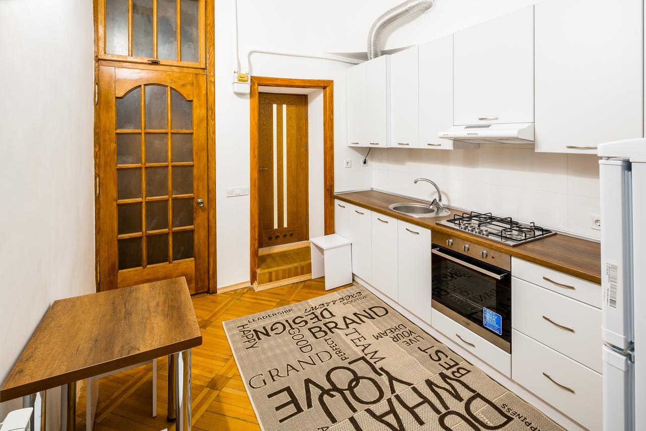 Three-Room Apartment Львов Экстерьер фото