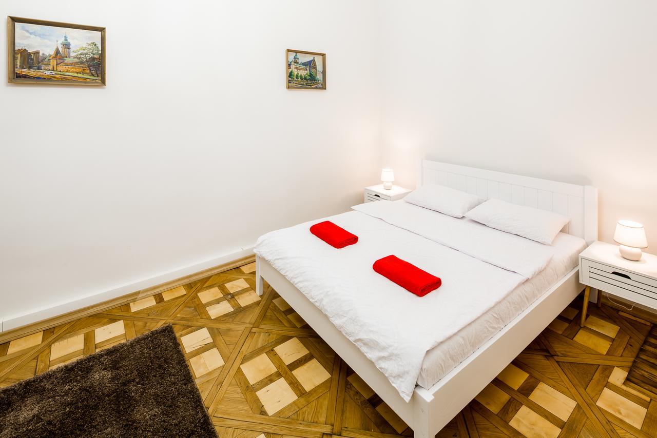 Three-Room Apartment Львов Экстерьер фото