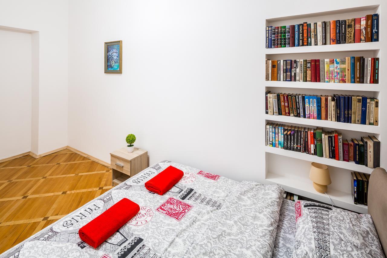 Three-Room Apartment Львов Экстерьер фото