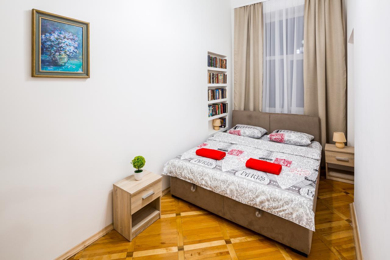 Three-Room Apartment Львов Экстерьер фото