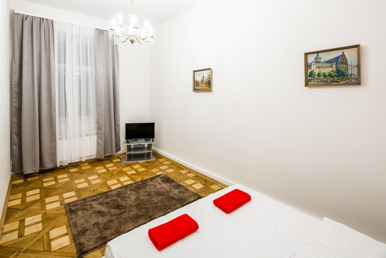Three-Room Apartment Львов Экстерьер фото