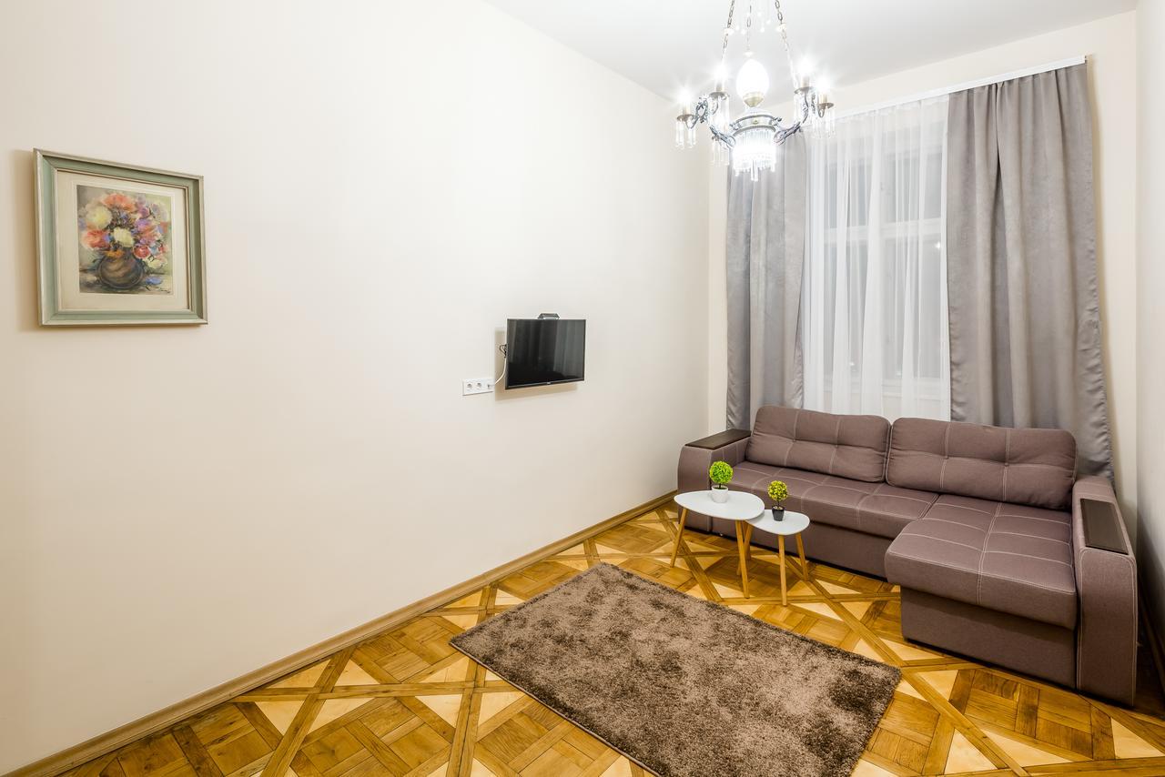 Three-Room Apartment Львов Экстерьер фото