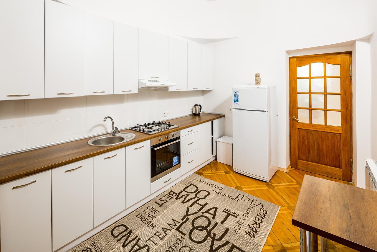 Three-Room Apartment Львов Экстерьер фото